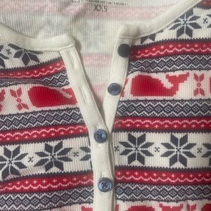 Vineyard Vines ladies holiday thermal/henley in size XXS